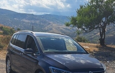Volkswagen Touran III, 2016 год, 1 600 000 рублей, 1 фотография