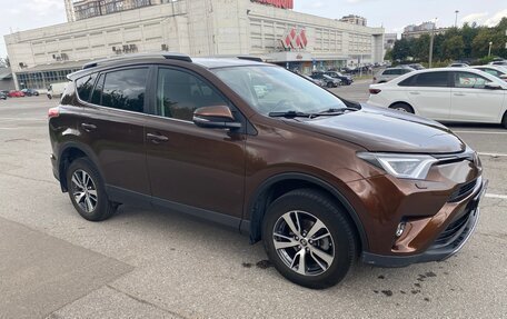 Toyota RAV4, 2017 год, 2 100 000 рублей, 2 фотография