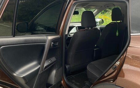 Toyota RAV4, 2017 год, 2 100 000 рублей, 14 фотография