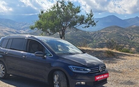 Volkswagen Touran III, 2016 год, 1 600 000 рублей, 2 фотография
