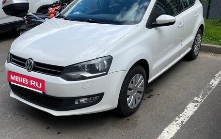 Volkswagen Polo VI (EU Market), 2013 год, 1 350 000 рублей, 2 фотография