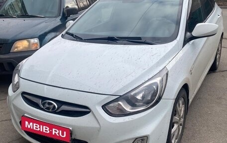 Hyundai Solaris II рестайлинг, 2013 год, 970 000 рублей, 1 фотография