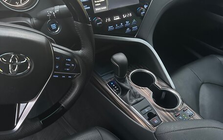 Toyota Camry, 2019 год, 2 800 000 рублей, 11 фотография