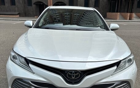 Toyota Camry, 2019 год, 2 800 000 рублей, 8 фотография