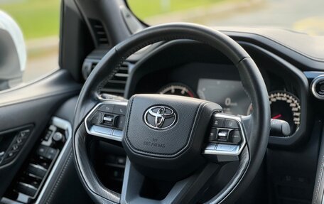 Toyota Land Cruiser, 2021 год, 9 390 000 рублей, 23 фотография