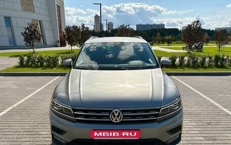 Volkswagen Tiguan II, 2018 год, 2 380 000 рублей, 2 фотография