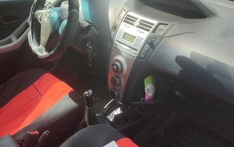 Toyota Yaris III рестайлинг, 2006 год, 477 000 рублей, 5 фотография