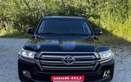 Toyota Land Cruiser 200, 2015 год, 6 800 000 рублей, 3 фотография