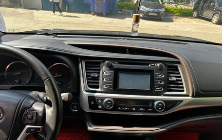 Toyota Highlander III, 2014 год, 3 350 000 рублей, 17 фотография