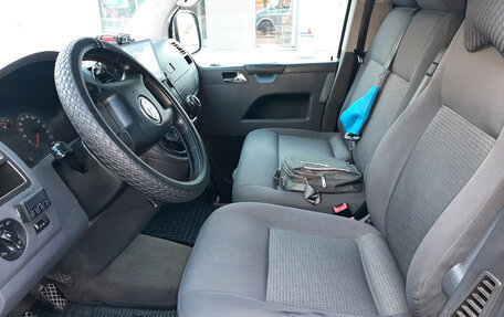 Volkswagen Caravelle T5, 2005 год, 1 580 000 рублей, 5 фотография