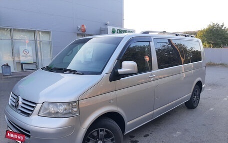 Volkswagen Caravelle T5, 2005 год, 1 580 000 рублей, 2 фотография