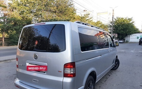 Volkswagen Caravelle T5, 2005 год, 1 580 000 рублей, 3 фотография