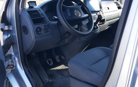 Volkswagen Caravelle T5, 2005 год, 1 580 000 рублей, 10 фотография