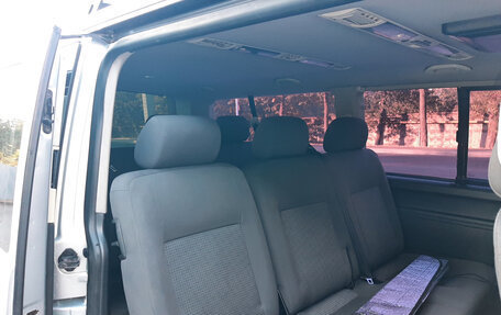Volkswagen Caravelle T5, 2005 год, 1 580 000 рублей, 7 фотография