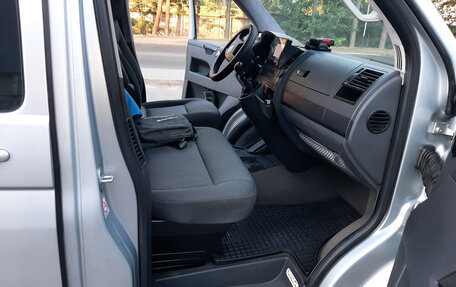 Volkswagen Caravelle T5, 2005 год, 1 580 000 рублей, 9 фотография