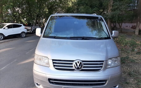 Volkswagen Caravelle T5, 2005 год, 1 580 000 рублей, 11 фотография
