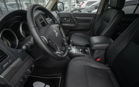 Mitsubishi Pajero IV, 2014 год, 2 245 000 рублей, 10 фотография