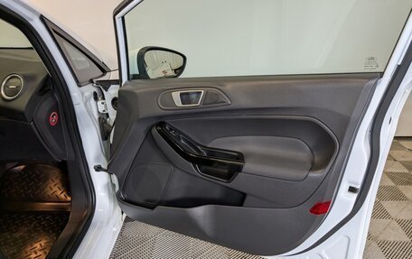 Ford Fiesta, 2015 год, 1 075 000 рублей, 23 фотография