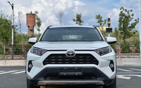 Toyota RAV4, 2021 год, 2 130 000 рублей, 2 фотография