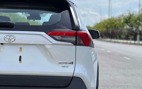 Toyota RAV4, 2021 год, 2 130 000 рублей, 4 фотография