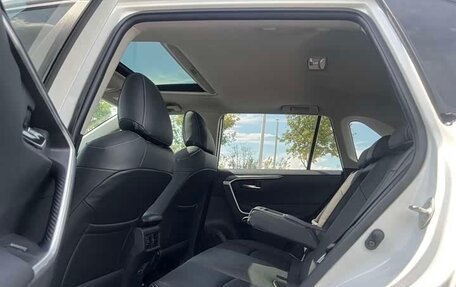 Toyota RAV4, 2021 год, 2 130 000 рублей, 9 фотография