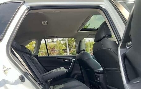 Toyota RAV4, 2021 год, 2 130 000 рублей, 16 фотография