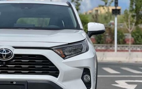 Toyota RAV4, 2021 год, 2 130 000 рублей, 21 фотография