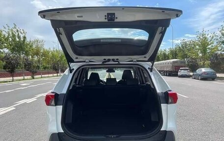 Toyota RAV4, 2021 год, 2 130 000 рублей, 25 фотография