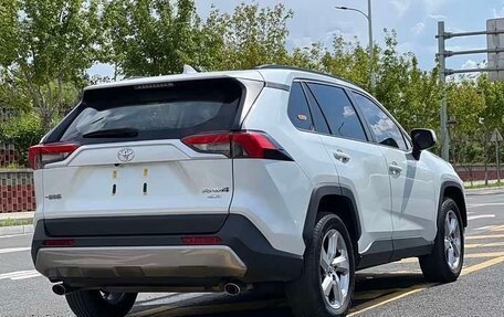 Toyota RAV4, 2021 год, 2 130 000 рублей, 24 фотография