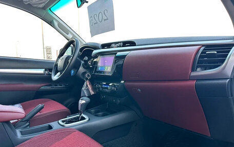 Toyota Hilux VIII, 2025 год, 4 850 000 рублей, 8 фотография