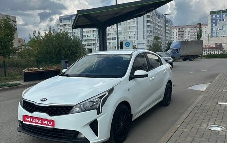 KIA Rio IV, 2021 год, 1 550 000 рублей, 1 фотография