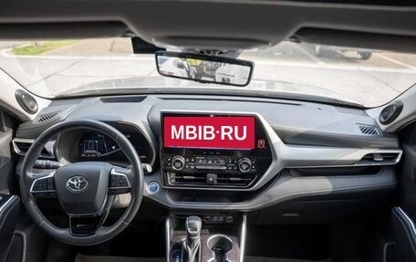Toyota Highlander, 2022 год, 3 320 000 рублей, 22 фотография