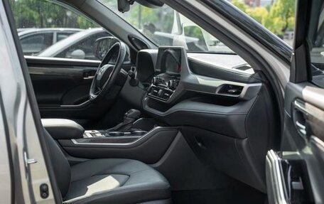 Toyota Highlander, 2022 год, 3 320 000 рублей, 24 фотография