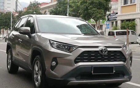 Toyota RAV4, 2022 год, 2 219 000 рублей, 6 фотография
