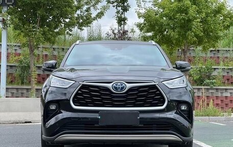 Toyota Highlander, 2022 год, 3 280 000 рублей, 3 фотография