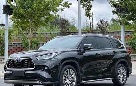Toyota Highlander, 2022 год, 3 280 000 рублей, 2 фотография