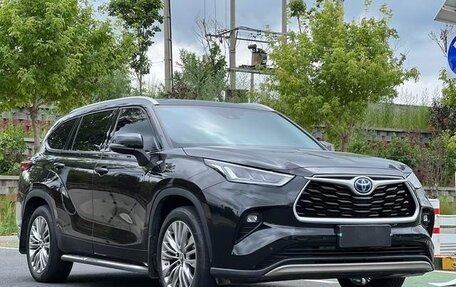 Toyota Highlander, 2022 год, 3 280 000 рублей, 4 фотография