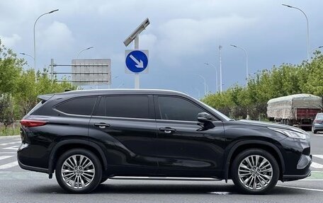 Toyota Highlander, 2022 год, 3 280 000 рублей, 8 фотография