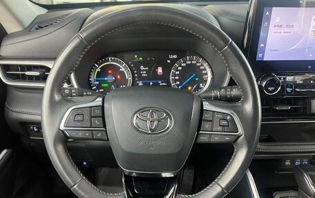 Toyota Highlander, 2022 год, 3 280 000 рублей, 13 фотография