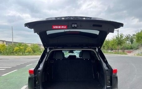 Toyota Highlander, 2022 год, 3 280 000 рублей, 22 фотография