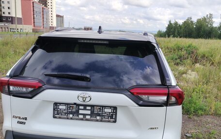 Toyota RAV4, 2021 год, 3 000 000 рублей, 3 фотография
