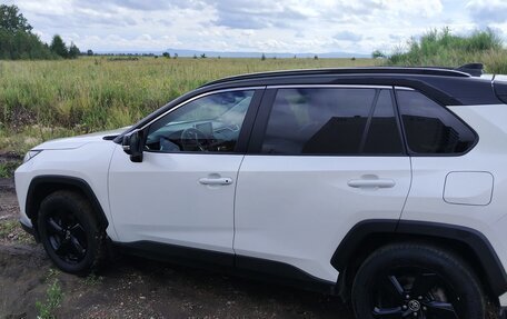 Toyota RAV4, 2021 год, 3 000 000 рублей, 4 фотография