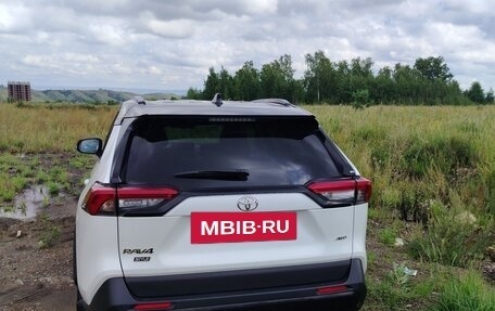 Toyota RAV4, 2021 год, 3 000 000 рублей, 2 фотография