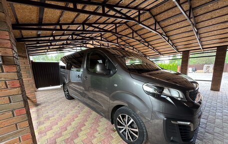 Peugeot Traveller I, 2017 год, 2 700 000 рублей, 3 фотография