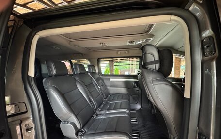 Peugeot Traveller I, 2017 год, 2 700 000 рублей, 4 фотография