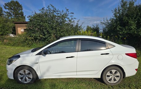Hyundai Solaris II рестайлинг, 2015 год, 700 000 рублей, 2 фотография