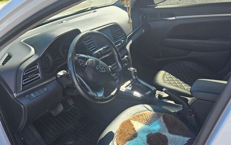 Hyundai Elantra VI рестайлинг, 2019 год, 1 800 000 рублей, 10 фотография