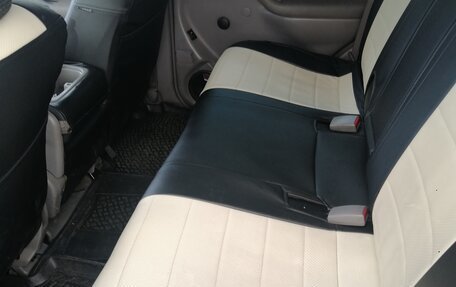 Toyota Land Cruiser 100 рестайлинг 2, 2005 год, 1 750 000 рублей, 6 фотография