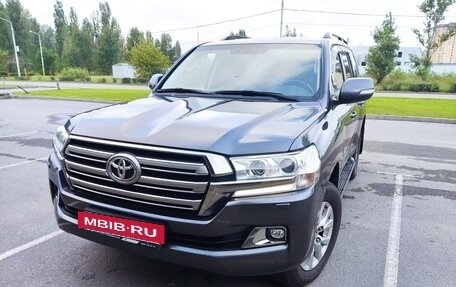 Toyota Land Cruiser 200, 2018 год, 5 400 000 рублей, 2 фотография