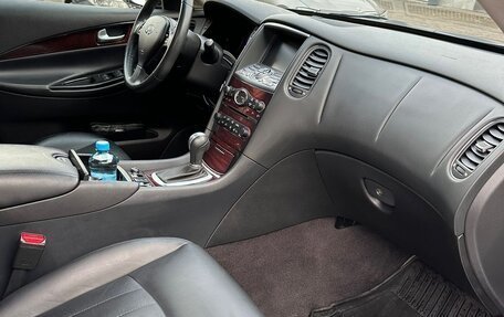 Infiniti QX50 I рестайлинг, 2017 год, 2 000 000 рублей, 13 фотография